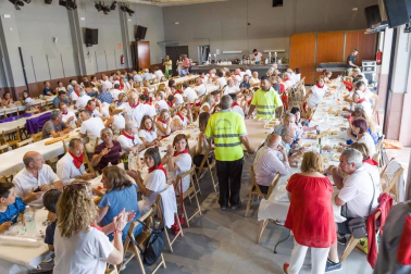 Todas las fotos de la comida popular de Fiestas de Cabanillas 2019 en el Diario de Navarra