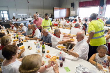 Todas las fotos de la comida popular de Fiestas de Cabanillas 2019 en el Diario de Navarra