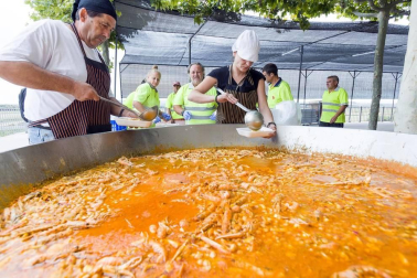 Todas las fotos de la comida popular de Fiestas de Cabanillas 2019 en el Diario de Navarra