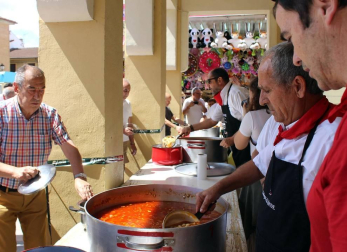 En la pochada de las fiestas de Lerín de este año se repartieron 1.600 raciones del guiso, elaborado con 400 kg. de alubias.