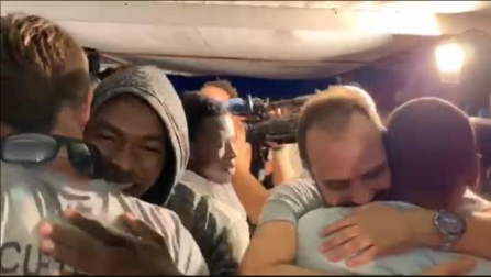 El buque 'Open Arms' llega a Lampedusa