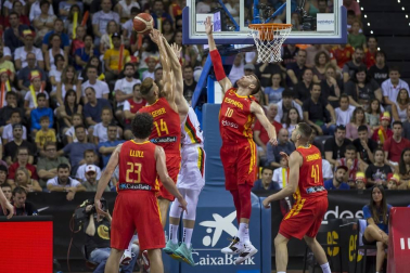 Más de 10.000 aficionados se citaron en el pabellón pamplonés para ver la victoria por 78-70 de la selección española en el arranque de la gira de preparación del Mundial de China 2019.