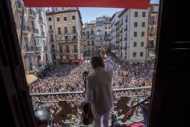 El flamenco de Ketama y Pepe Habichuela se asoma al balcón del Ayuntamiento de Pamplona