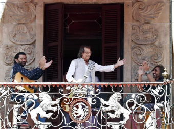 El flamenco de Ketama y Pepe Habichuela se asoma al balcón del Ayuntamiento de Pamplona