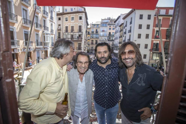 El flamenco de Ketama y Pepe Habichuela se asoma al balcón del Ayuntamiento de Pamplona