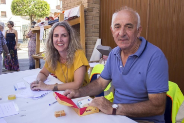 La cita anual de los vecinos de Sartaguda con el melocotón fue un completo éxito. La octava edición de la feria, que se celebró el 18 de agosto, puso a la venta 2.000 kilos más de los estimados, llegando a los 12.000. El mercado ofertó también otros frutos, como paraguayos, peras y tomates, al que se sumaron stands con artículos de artesanía.