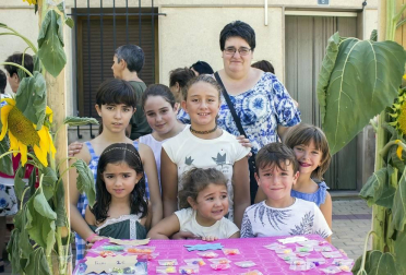La cita anual de los vecinos de Sartaguda con el melocotón fue un completo éxito. La octava edición de la feria, que se celebró el 18 de agosto, puso a la venta 2.000 kilos más de los estimados, llegando a los 12.000. El mercado ofertó también otros frutos, como paraguayos, peras y tomates, al que se sumaron stands con artículos de artesanía.