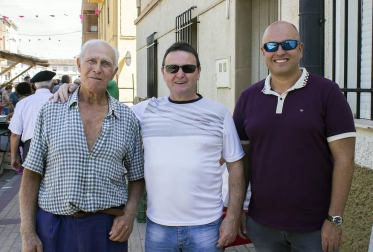 La cita anual de los vecinos de Sartaguda con el melocotón fue un completo éxito. La octava edición de la feria, que se celebró el 18 de agosto, puso a la venta 2.000 kilos más de los estimados, llegando a los 12.000. El mercado ofertó también otros frutos, como paraguayos, peras y tomates, al que se sumaron stands con artículos de artesanía.