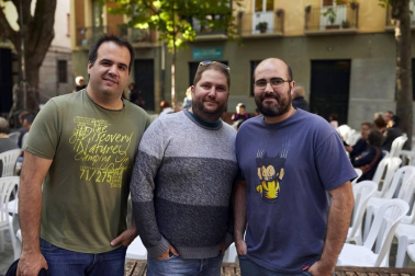 Durante cuatro lunes consecutivos, la plaza de San José, junto a la catedral de Pamplona, está acogiendo el ciclo de música 'Versionando'. Por este escenario ya han pasado los grupos Mind de gap, la Tribu Obembe y A Beatle Bit. Cerrará el ciclo el próximo lunes 26 de agosto el grupo Rockstars.