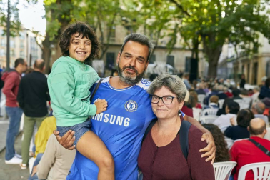 Durante cuatro lunes consecutivos, la plaza de San José, junto a la catedral de Pamplona, está acogiendo el ciclo de música 'Versionando'. Por este escenario ya han pasado los grupos Mind de gap, la Tribu Obembe y A Beatle Bit. Cerrará el ciclo el próximo lunes 26 de agosto el grupo Rockstars.