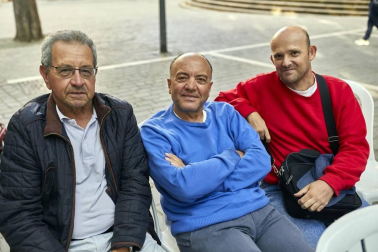 Durante cuatro lunes consecutivos, la plaza de San José, junto a la catedral de Pamplona, está acogiendo el ciclo de música 'Versionando'. Por este escenario ya han pasado los grupos Mind de gap, la Tribu Obembe y A Beatle Bit. Cerrará el ciclo el próximo lunes 26 de agosto el grupo Rockstars.