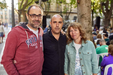 Durante cuatro lunes consecutivos, la plaza de San José, junto a la catedral de Pamplona, está acogiendo el ciclo de música 'Versionando'. Por este escenario ya han pasado los grupos Mind de gap, la Tribu Obembe y A Beatle Bit. Cerrará el ciclo el próximo lunes 26 de agosto el grupo Rockstars.