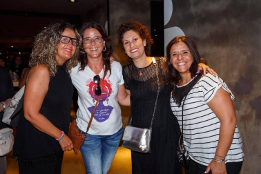 Tahures zurdos, uno de los grupos de rock navarros más recordados de todos los tiempos, regresó a los escenarios para alegría de sus muchos seguidores. La sala Zentral, que colgó el cartel de no hay entradas, fue el lugar elegido para este encuentro musical y solidario, en la que se recogieron fondos para la investigación del síndrome Dravet.