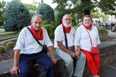 Burlada celebró sus fiestas del 14 al 19 de agosto, con un programa muy variado en el que tuvieron cabida actos para todos los gustos y edades. Un ejemplo fue el recital de jotas celebrado el sábado a la tarde en el Parque Municipal. Un espectáculo al que se acercaron tanto niños como mayores, que disfrutaron con este género musical tan tradicional en Navarra.