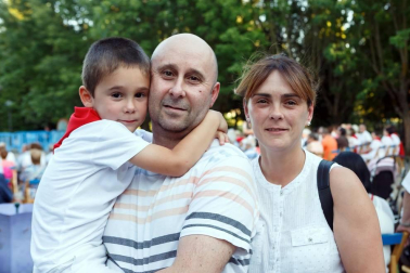 Burlada celebró sus fiestas del 14 al 19 de agosto, con un programa muy variado en el que tuvieron cabida actos para todos los gustos y edades. Un ejemplo fue el recital de jotas celebrado el sábado a la tarde en el Parque Municipal. Un espectáculo al que se acercaron tanto niños como mayores, que disfrutaron con este género musical tan tradicional en Navarra.