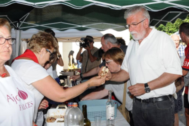 Los encierros del Pilón son el acto más conocido de las fiestas de Falces. El buen ambiente se prolonga con los desayunos en cuadrilla, que permiten afrontar con energía las actividades festivas programadas a lo largo del día.