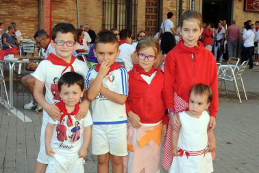 Los encierros del Pilón son el acto más conocido de las fiestas de Falces. El buen ambiente se prolonga con los desayunos en cuadrilla, que permiten afrontar con energía las actividades festivas programadas a lo largo del día.