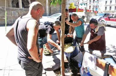 Todas las fotos del cohete de fiestas Lakuntza 2019