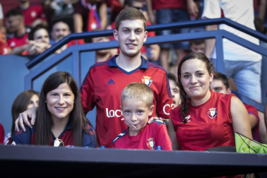 Fotos del búscate en la grada del Osasuna - Eibar