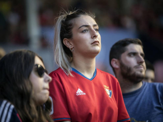 Fotos del búscate en la grada del Osasuna - Eibar