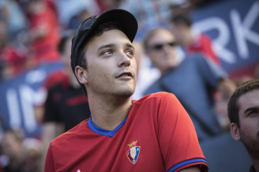Fotos del búscate en la grada del Osasuna - Eibar