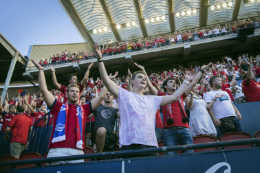 Fotos del búscate en la grada del Osasuna - Eibar
