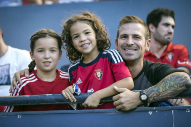 Fotos del búscate en la grada del Osasuna - Eibar