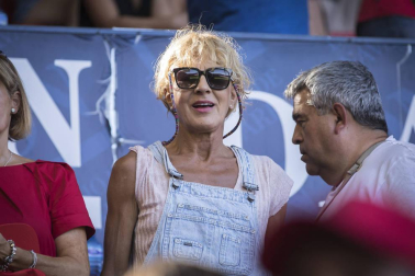 Fotos del búscate en la grada del Osasuna - Eibar