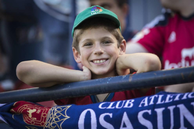 Fotos del búscate en la grada del Osasuna - Eibar
