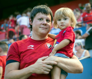 Fotos del búscate en la grada del Osasuna - Eibar