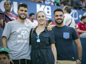 Fotos del búscate en la grada del Osasuna - Eibar