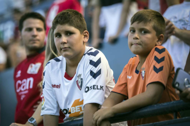 Fotos del búscate en la grada del Osasuna - Eibar