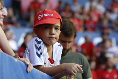 Fotos del búscate en la grada del Osasuna - Eibar