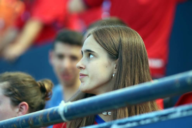 Fotos del búscate en la grada del Osasuna - Eibar