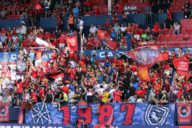 Fotos del búscate en la grada del Osasuna - Eibar