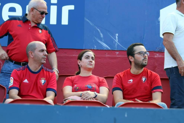 Fotos del búscate en la grada del Osasuna - Eibar
