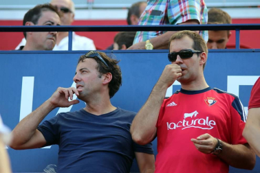 Fotos del búscate en la grada del Osasuna - Eibar
