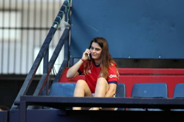 Fotos del búscate en la grada del Osasuna - Eibar
