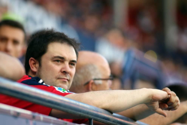 Fotos del búscate en la grada del Osasuna - Eibar