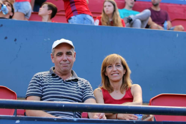 Fotos del búscate en la grada del Osasuna - Eibar