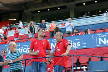 Fotos del búscate en la grada del Osasuna - Eibar