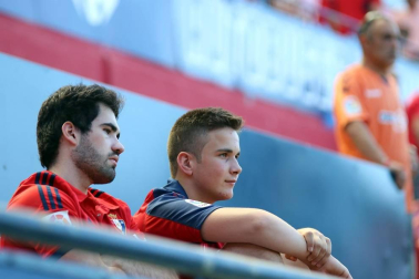 Fotos del búscate en la grada del Osasuna - Eibar