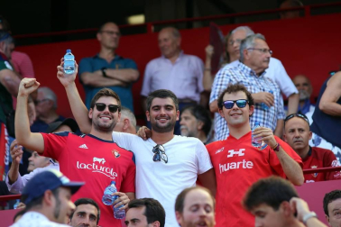 Fotos del búscate en la grada del Osasuna - Eibar