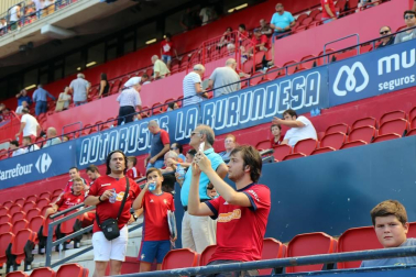 Fotos del búscate en la grada del Osasuna - Eibar