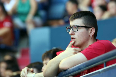Fotos del búscate en la grada del Osasuna - Eibar