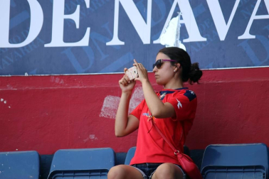 Fotos del búscate en la grada del Osasuna - Eibar