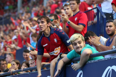 Fotos del búscate en la grada del Osasuna - Eibar