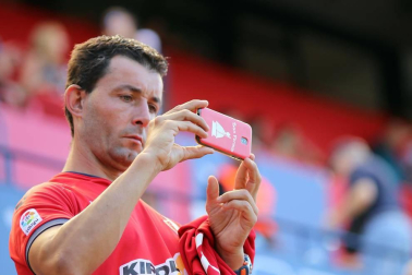 Fotos del búscate en la grada del Osasuna - Eibar