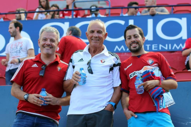 Fotos del búscate en la grada del Osasuna - Eibar