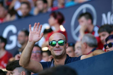 Fotos del búscate en la grada del Osasuna - Eibar